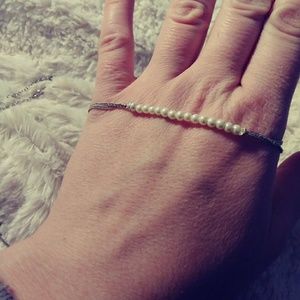 Adjustable small pearl bracelet